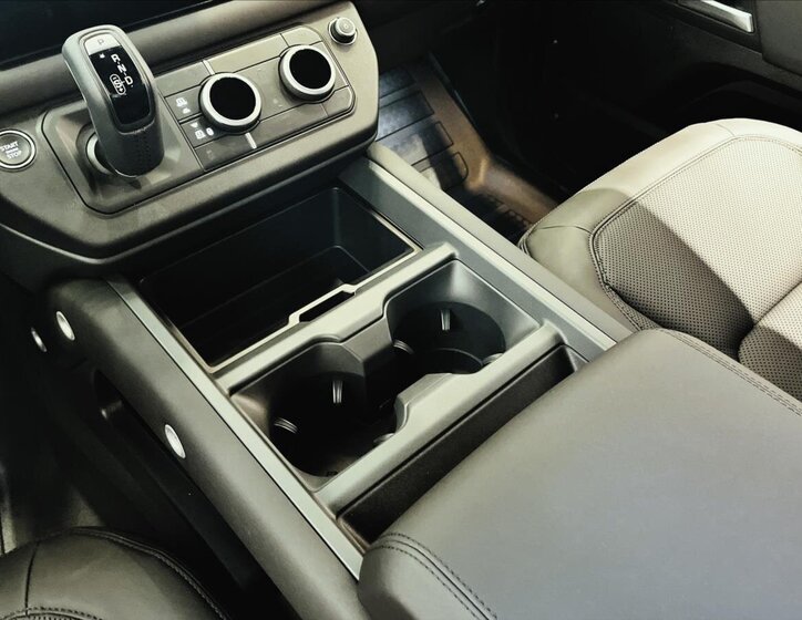 Land Rover Defender SUV / Terénní 5,0 l 313 kw