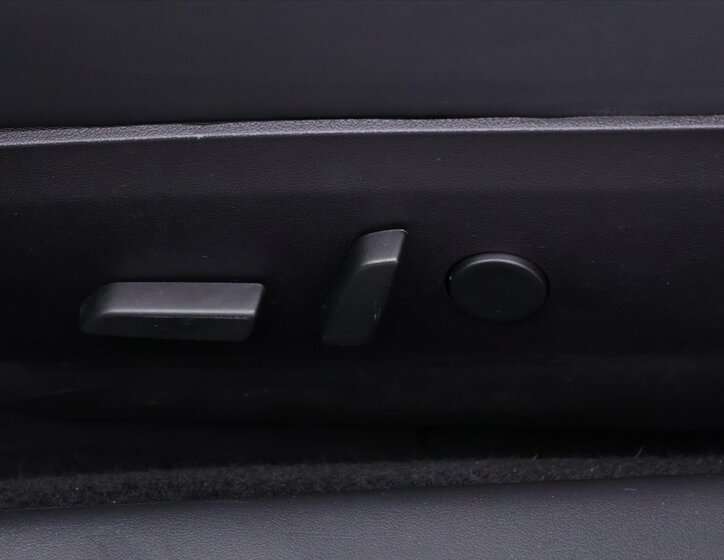 Tesla Model 3 Sedan / Limuzína 0,0 340 kw