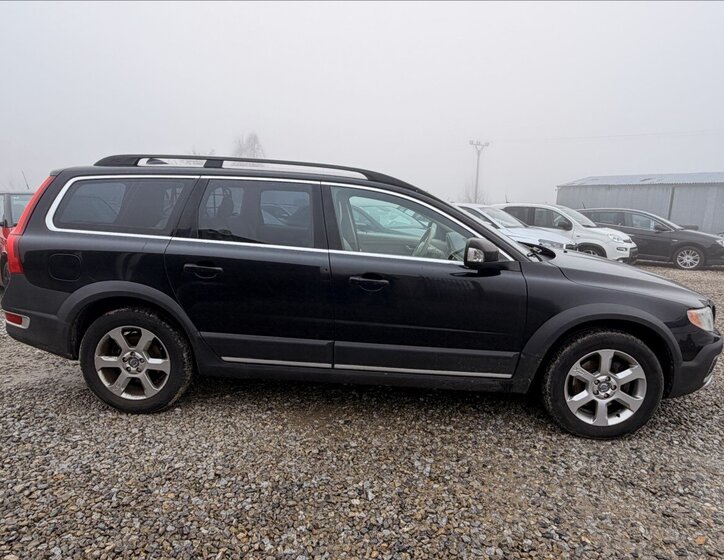 Volvo XC70 Kombi 2,4 l 151 kw