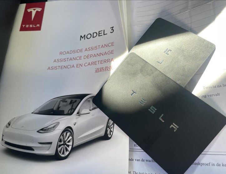 Tesla Model 3 Sedan / Limuzína 0,0 239 kw