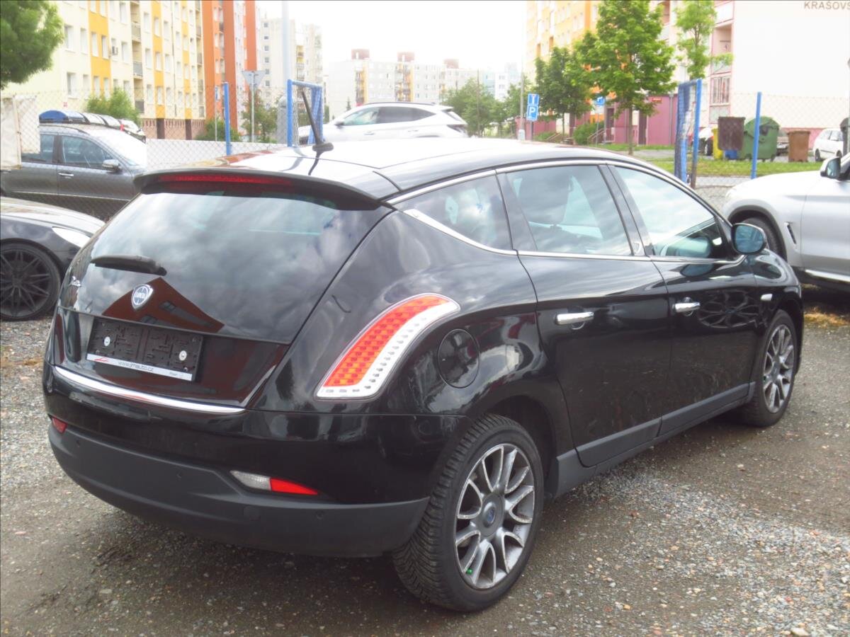 Lancia Delta Hatchback 1,4 l 88 kw