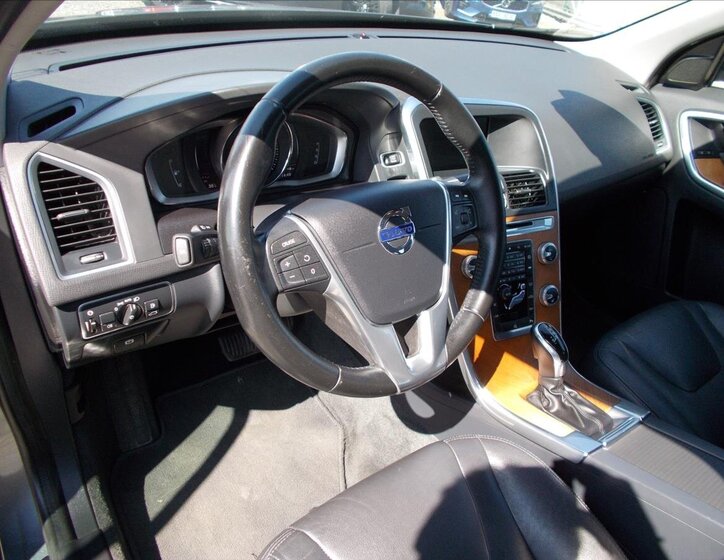 Volvo XC60 SUV / Terénní 2,0 l 110 kw