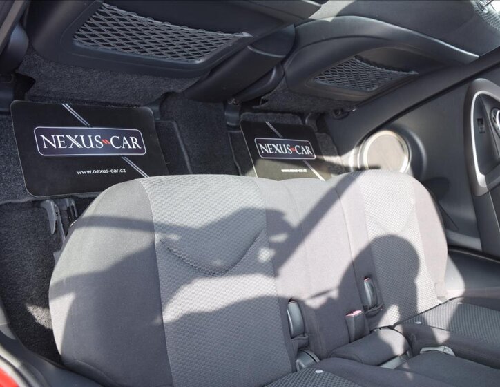 Toyota RAV4 SUV / Terénní 2,2 l 100 kw