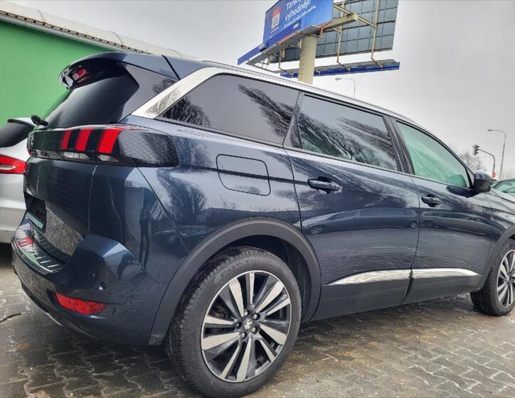 Peugeot 5008 SUV 1,5 l 96 kw