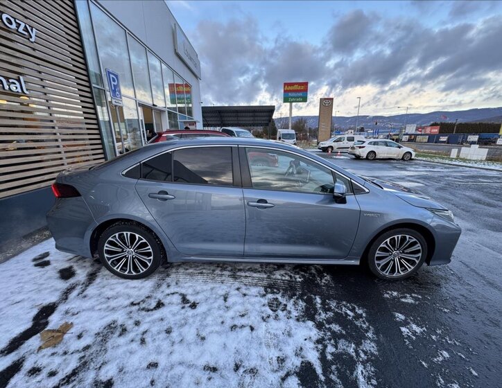 Toyota Corolla Sedan / Limuzína 1,8 l 72 kw