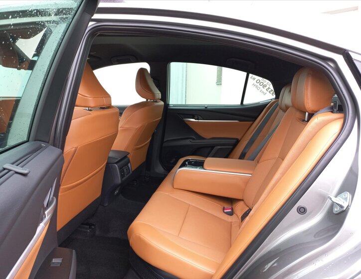 Toyota Camry Sedan / Limuzína 2,5 l 137 kw