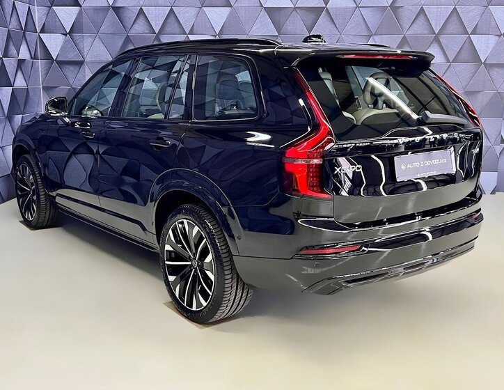 Volvo XC90 SUV / Terénní 2,0 l 335 kw