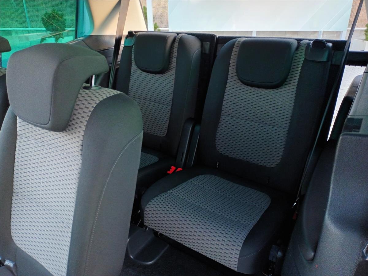 Volkswagen Sharan Kombi 2,0 l 103 kw