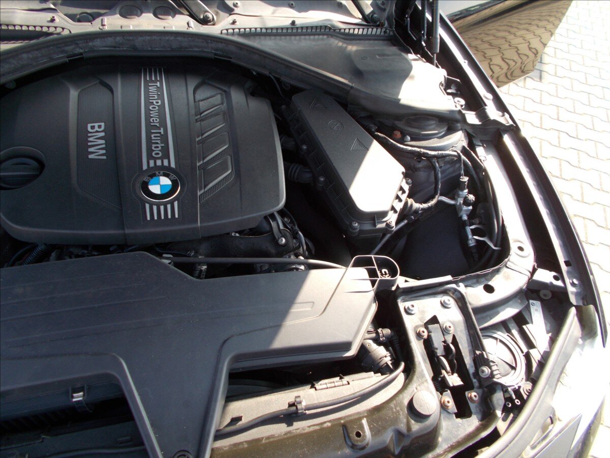 BMW Řada 3 Sedan / Limuzína 2,0 l 135 kw