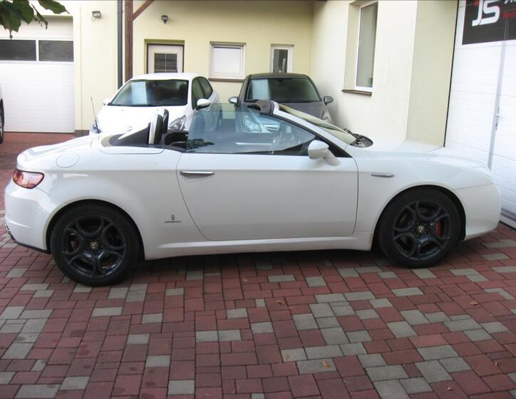 Alfa Romeo Spider 16