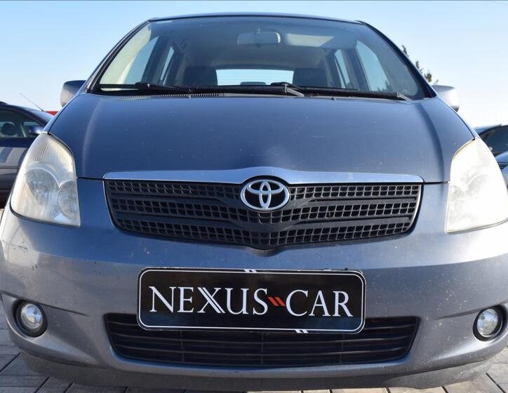 Toyota Corolla Verso 2