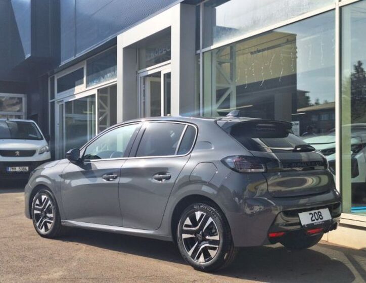 Peugeot 208 5