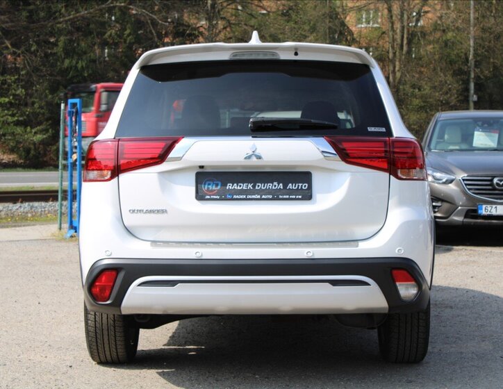 Mitsubishi Outlander SUV / Terénní 2,0 l 110 kw