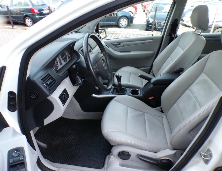 Mercedes-Benz Třídy B Kombi 2,0 l 100 kw