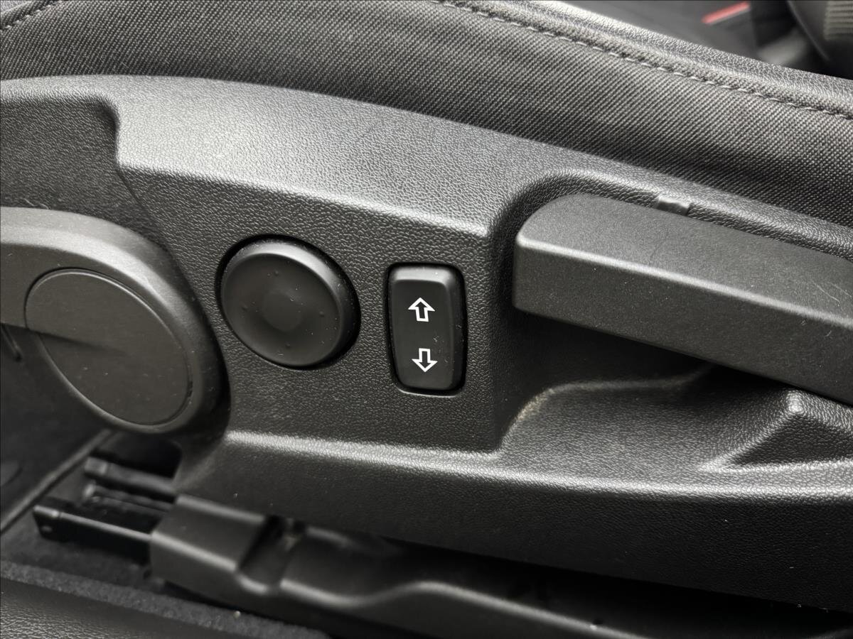 Opel Insignia Sedan / Limuzína 2,0 l 118 kw