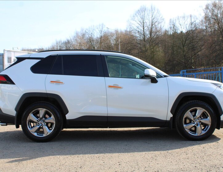 Toyota RAV4 SUV 2,0 l 129 kw