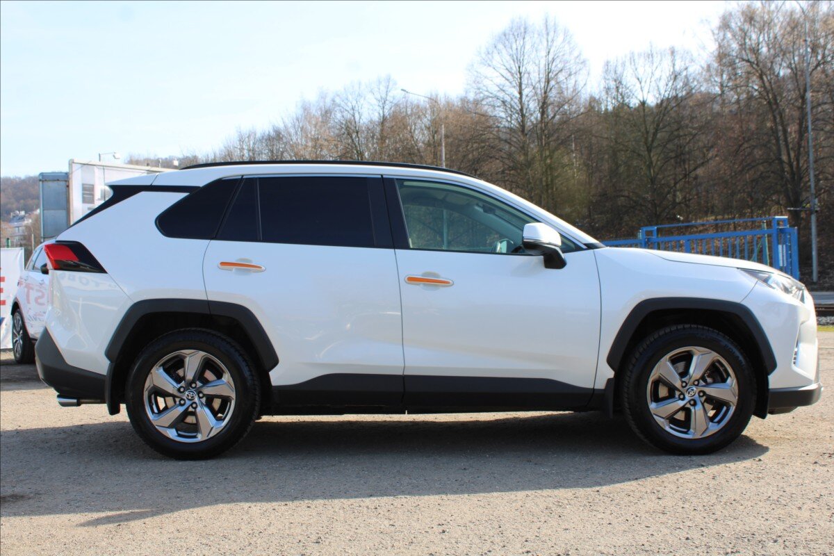 Toyota RAV4 SUV 2,0 l 129 kw