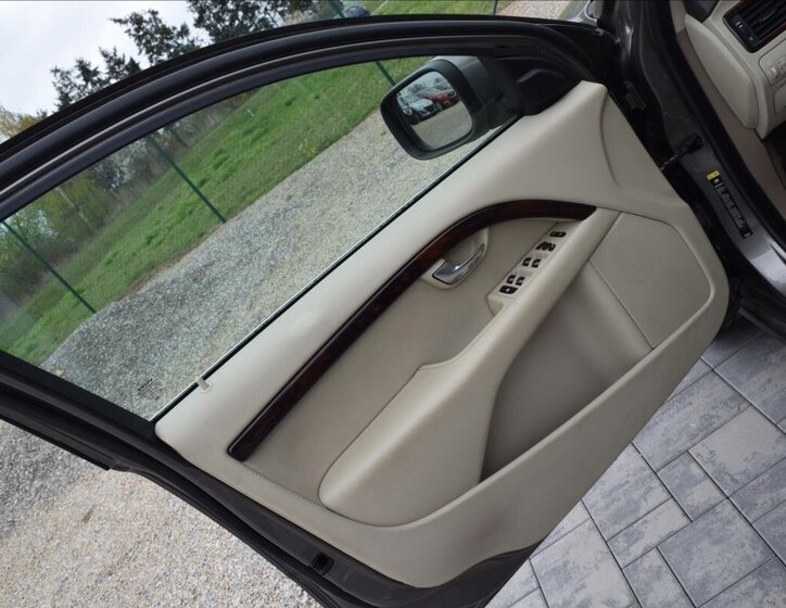 Volvo XC70 Kombi 2,4 l 120 kw