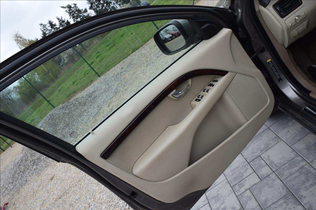 Volvo XC70 Kombi 2,4 l 120 kw