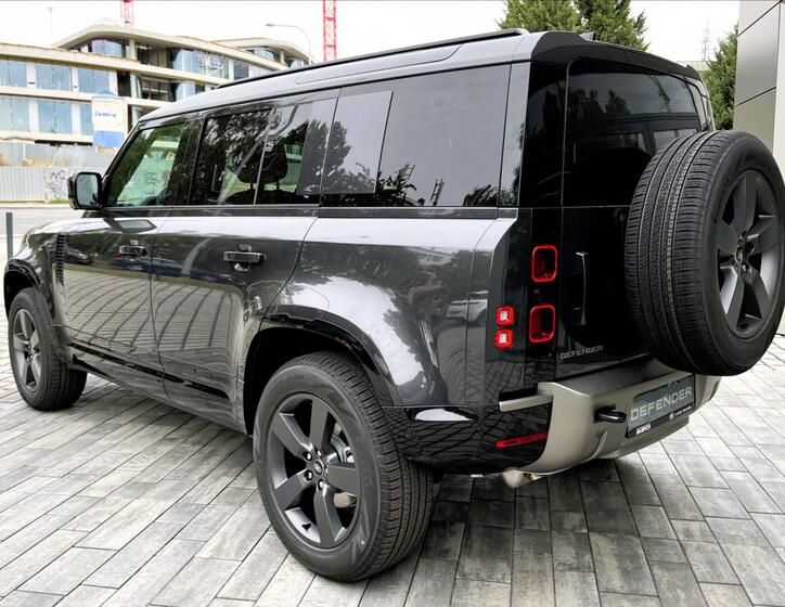 Land Rover Defender 4