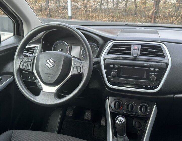 Suzuki S-Cross Hatchback 998,0 82 kw