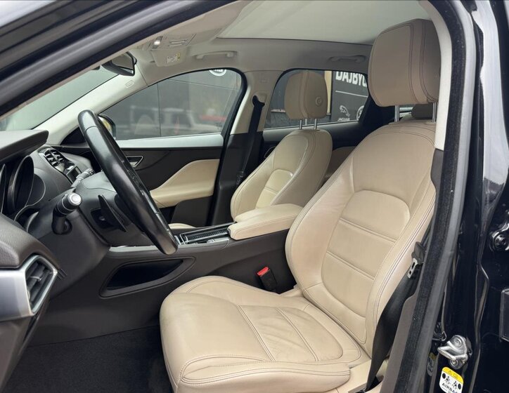 Jaguar F-Pace SUV / Terénní 3,0 l 221 kw