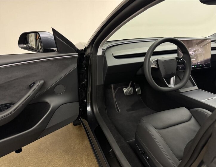 Tesla Model 3 Sedan 0,0 460 kw