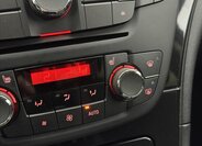 Opel Insignia Sedan / Limuzína 2,0 l 118 kw