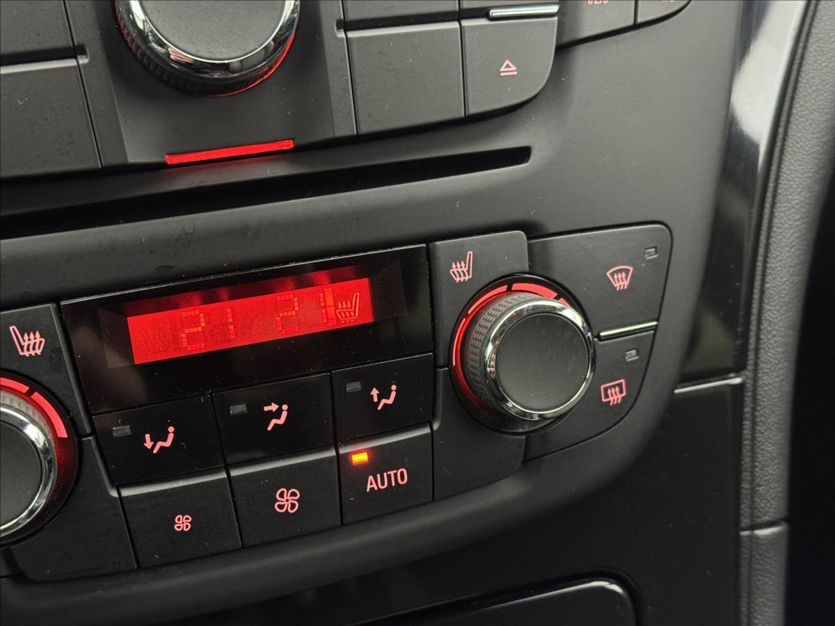 Opel Insignia Sedan / Limuzína 2,0 l 118 kw