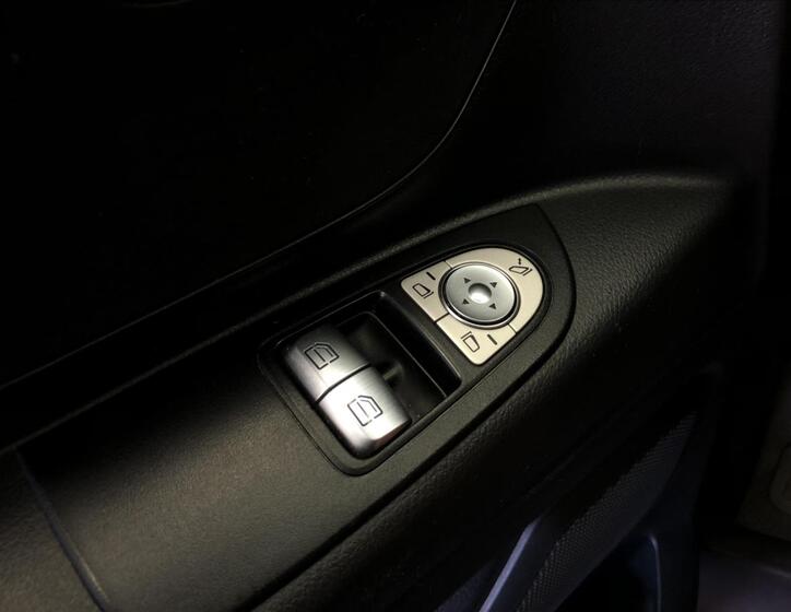 Mercedes-Benz Vito 21