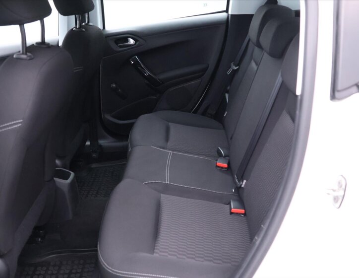 Peugeot 208 Hatchback 1,2 l 60 kw