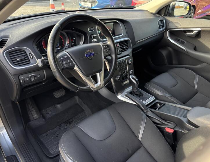 Volvo V40 19