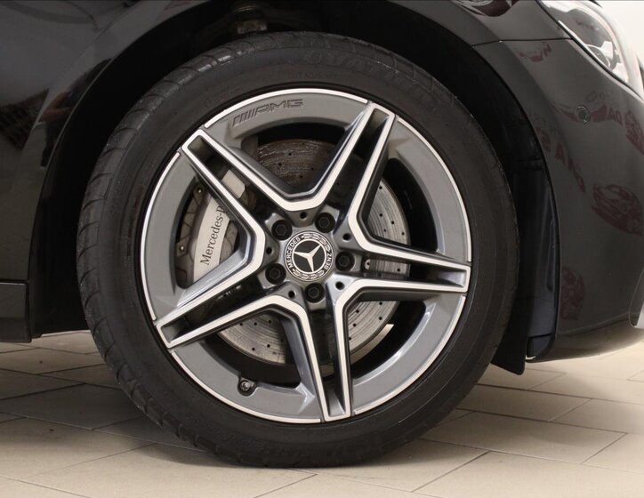 Mercedes-Benz Třídy E 33