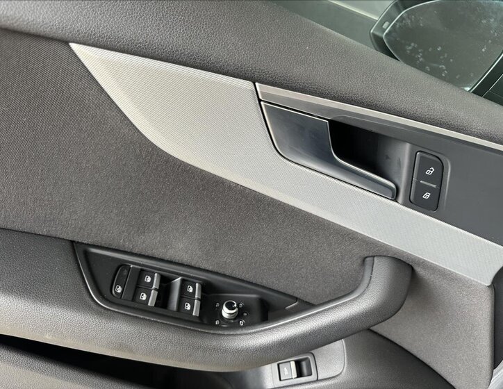 Audi A5 Sedan / Limuzína 2,0 l 140 kw