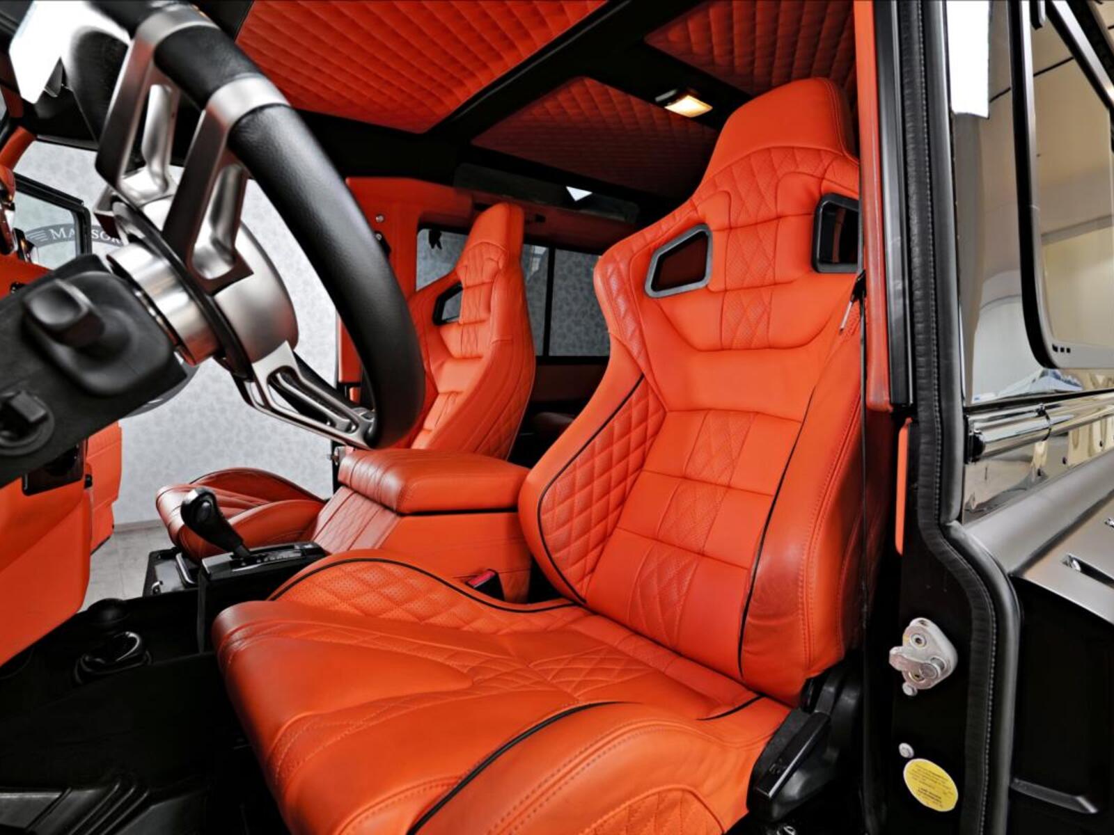 Land Rover Defender 11