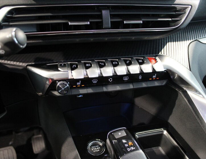 Peugeot 3008 SUV / Terénní 1,6 l 165 kw