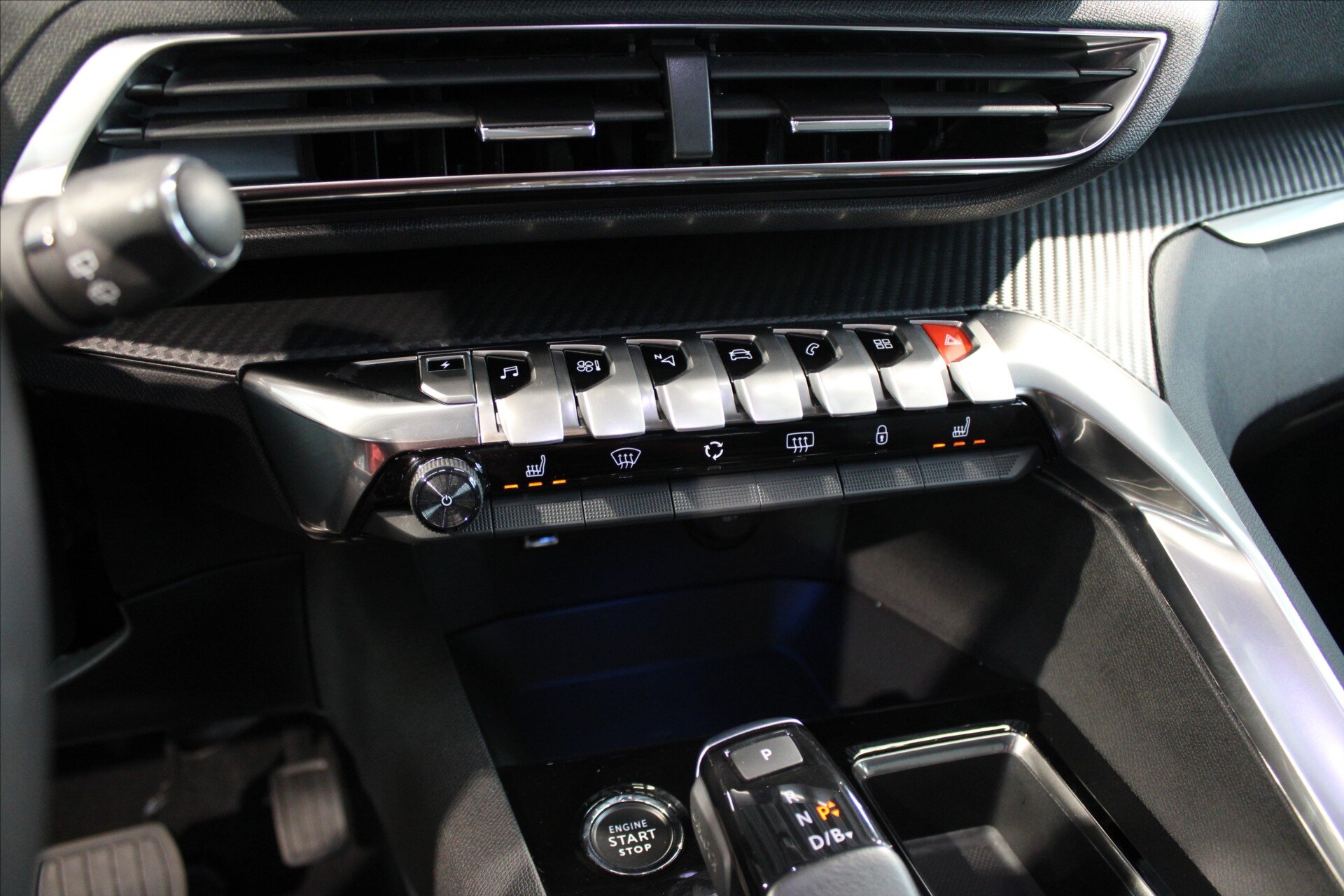 Peugeot 3008 SUV / Terénní 1,6 l 165 kw