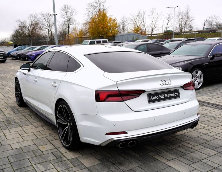 Audi S5 4