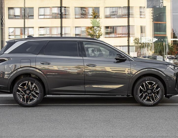 Peugeot 5008 SUV / Terénní 1,2 l 107 kw