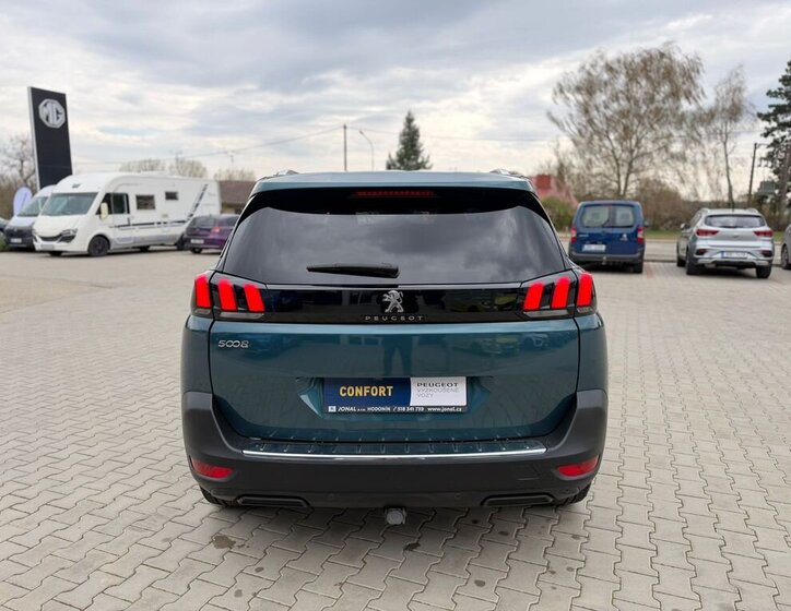 Peugeot 5008 SUV / Terénní 2,0 l 110 kw