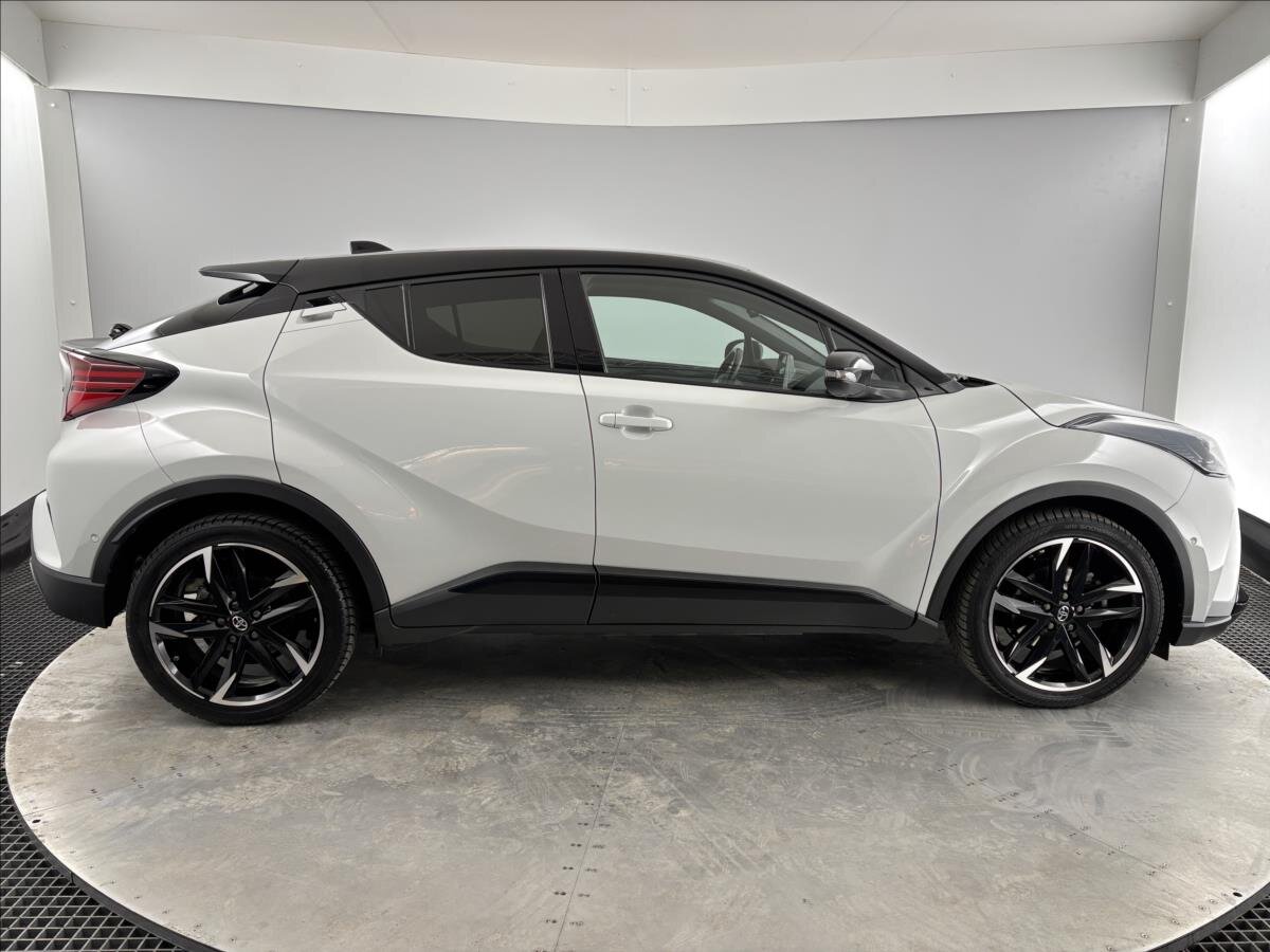 Toyota C-HR SUV / Terénní 2,0 l 135 kw