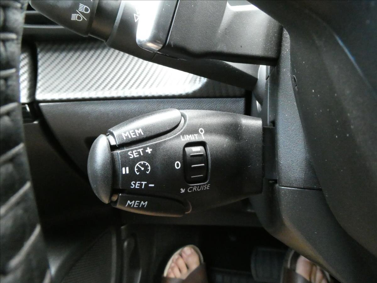 Peugeot 2008 SUV 1,2 l 96 kw