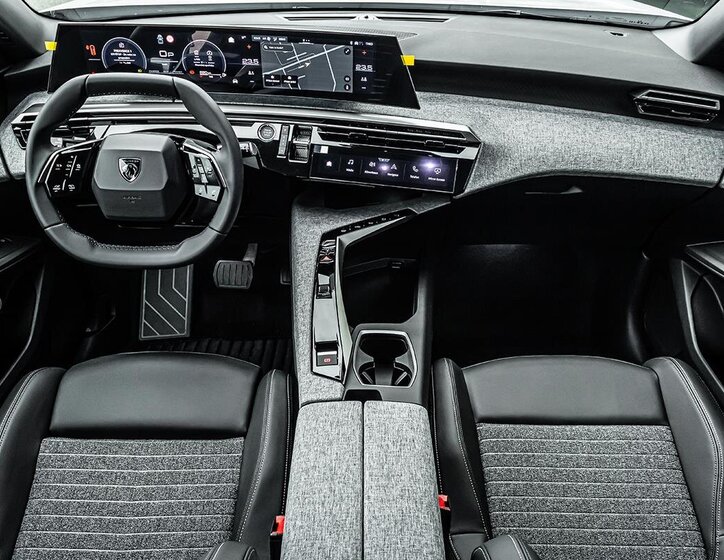 Peugeot 5008 SUV 1,2 l 0