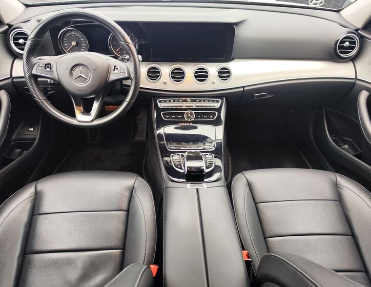 Mercedes-Benz Třídy E Sedan 3,0 l 190 kw