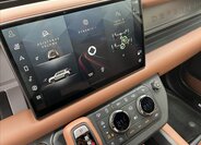 Land Rover Defender SUV 4,4 l 467 kw