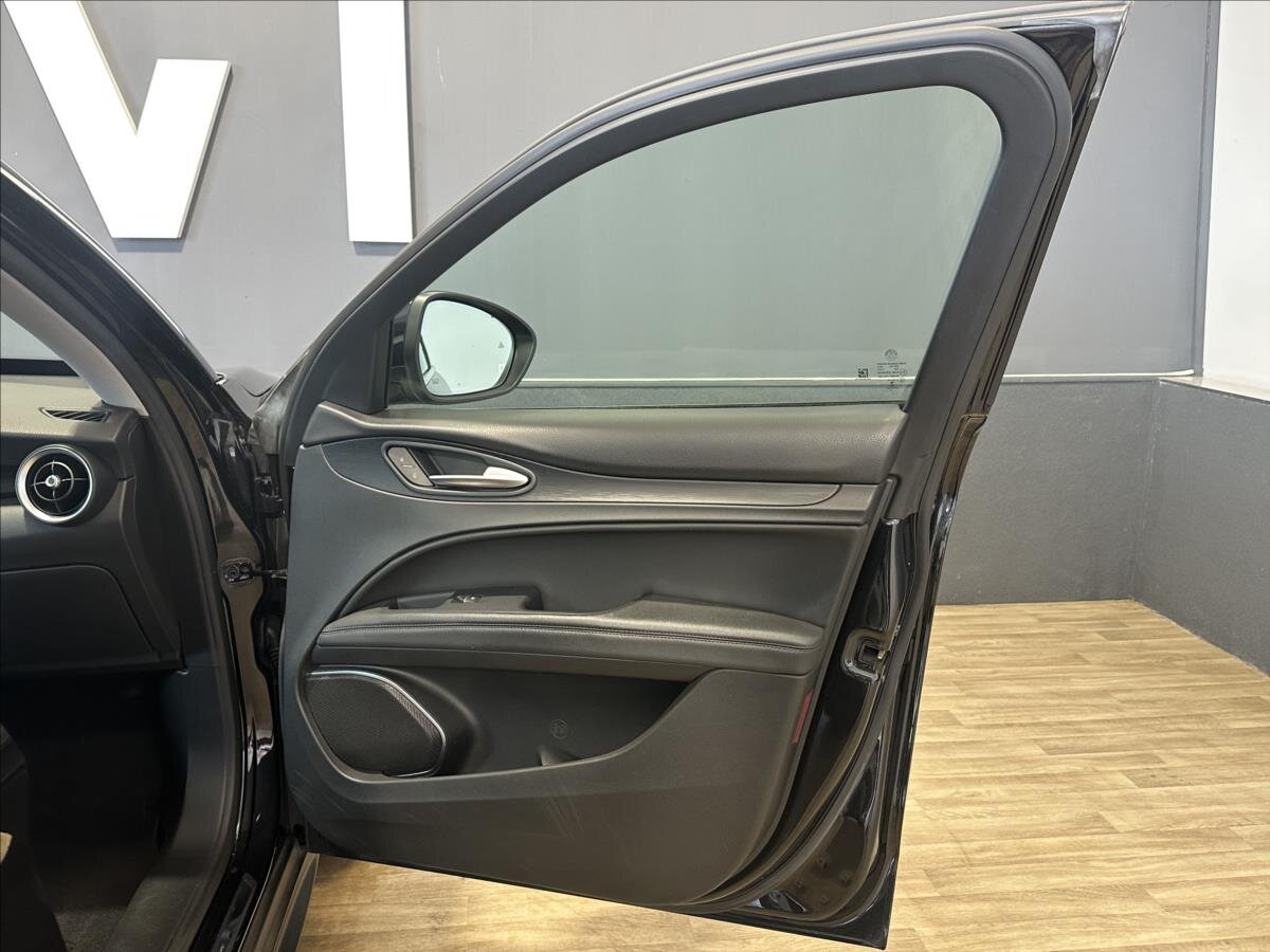 Alfa Romeo Stelvio SUV / Terénní 2,1 l 154 kw