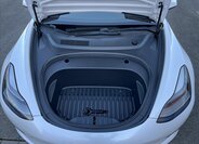 Tesla Model 3 Sedan / Limuzína 0,0 208 kw