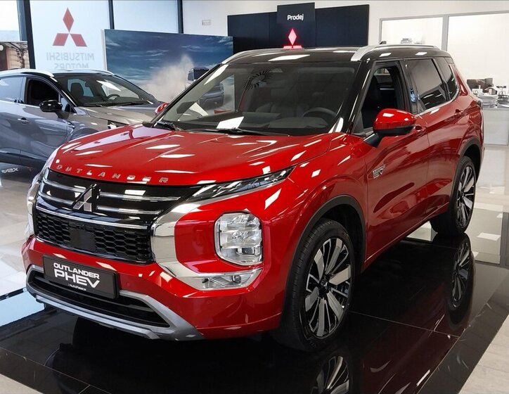 Mitsubishi Outlander SUV 2,4 l 225 kw