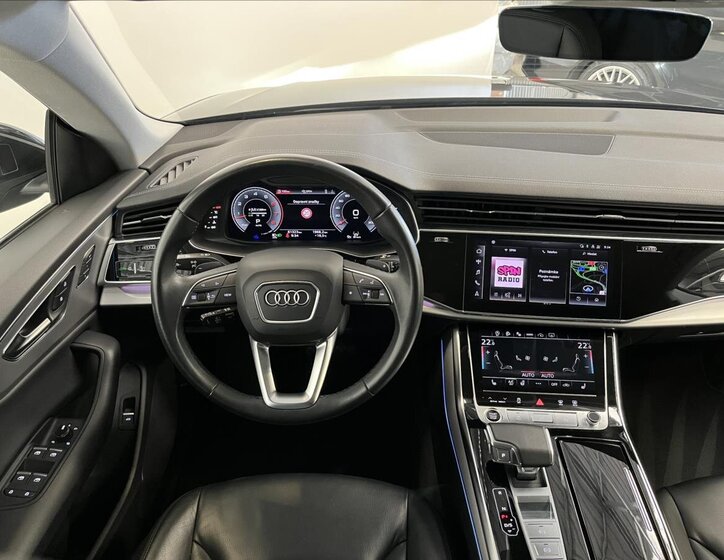 Audi Q8 5