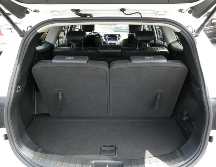 Hyundai Grand Santa Fe 19